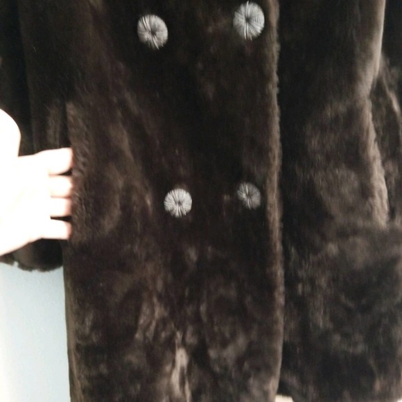 Vintage 60s 70s dbl brst chocolate faux fur coat - Picture 5 of 10